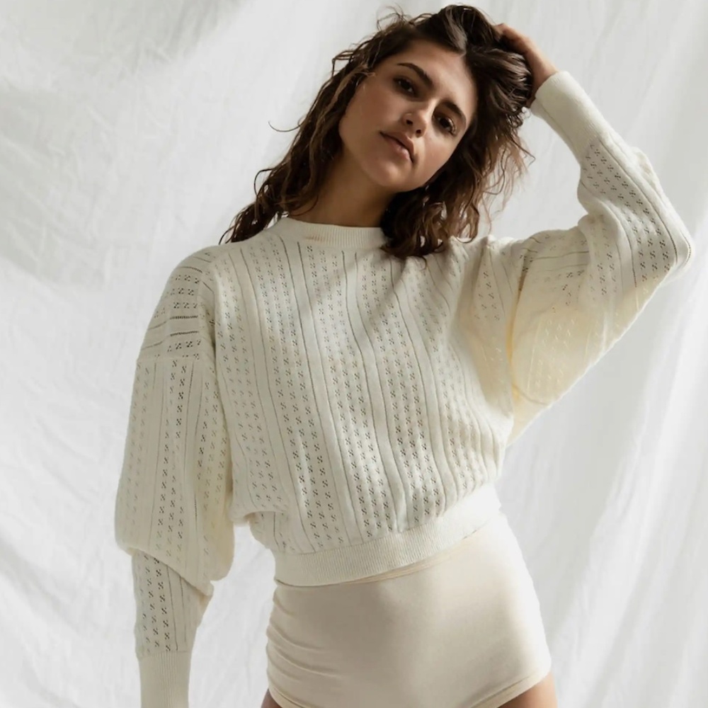 James Street Co Eyelet Raglan *FLAWED*